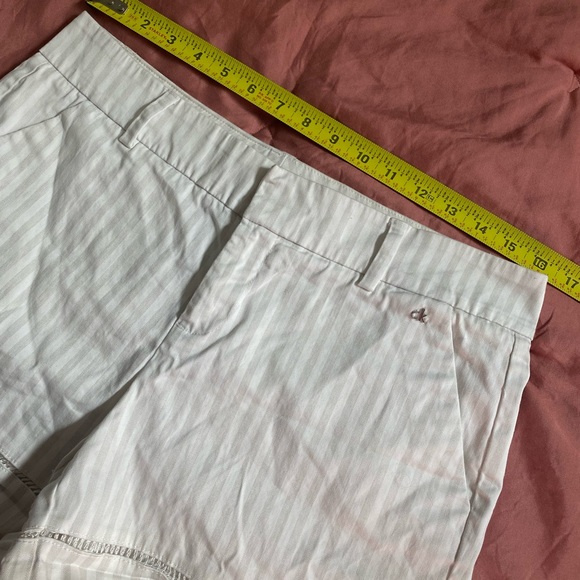 Calvin Klein Shorts with detailed bottom, size 10 - Picture 4 of 7